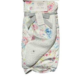Love Bug Cozy Baby Floral Blanket Reverse to Sherpa 30 in x 40 in